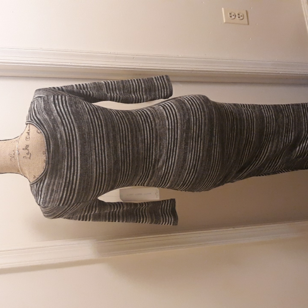A sweater dress - Picture 5 of 6